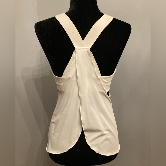 Very Gently Worn White TITIKA Top, size 6 - Picture 2 of 6